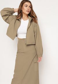 Born2be - Ciemnobeżowy Komplet Casualowy Bluza z Suwakiem i Stójką oraz Spódnica z Kieszeniami Hettora. Kolor: beżowy