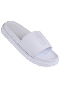 Big-Star - Klapki damskie na platformie białe Big Star LL274428. Okazja: na co dzień, na plażę. Kolor: biały. Materiał: materiał. Obcas: na platformie. Styl: casual #1
