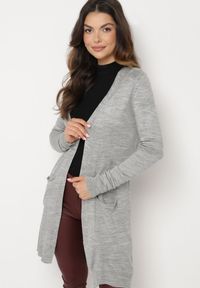 Born2be - Szary Niezapinany Kardigan z Kieszeniami Wsuwanymi Sartella. Okazja: na co dzień, na spotkanie biznesowe, do pracy. Kolor: szary. Materiał: jeans. Długość rękawa: długi rękaw. Długość: długie. Styl: biznesowy, klasyczny, elegancki, casual #5