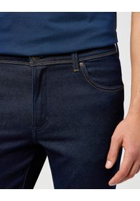 Wrangler - MESKIE SPODNIE WRANGLER TEXAS SLIM MOONLIGHT RINSE 112362474. Okazja: do pracy. Sezon: lato. Styl: elegancki, klasyczny #2