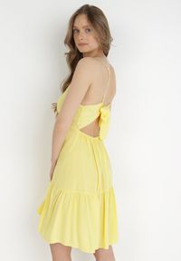 Born2be - Żółta Sukienka z Wiskozy Aikena. Kolor: żółty. Materiał: wiskoza. Długość rękawa: na ramiączkach. Typ sukienki: kopertowe. Długość: mini #5