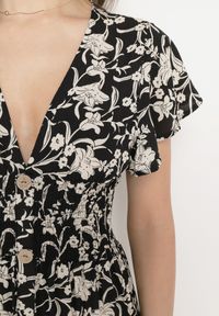 Born2be - Czarno-Beżowa Sukienka Maxi w Kwiaty z Falowanymi Rękawkami i Gumką w Talii Mulanitti. Kolor: czarny. Długość rękawa: krótki rękaw. Wzór: kwiaty. Sezon: lato. Długość: maxi #6