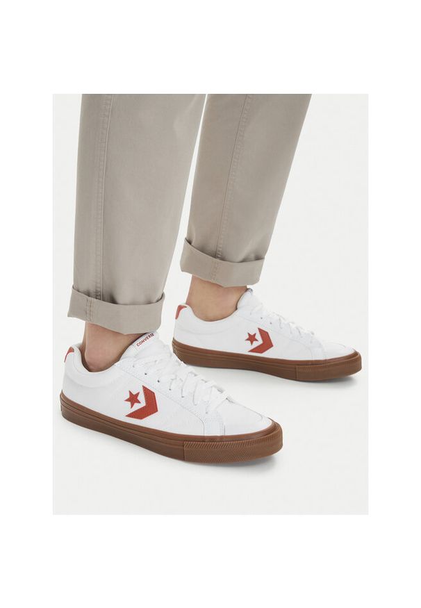 Tenisówki Converse. Okazja: na co dzień. Kolor: biały. Styl: casual, sportowy