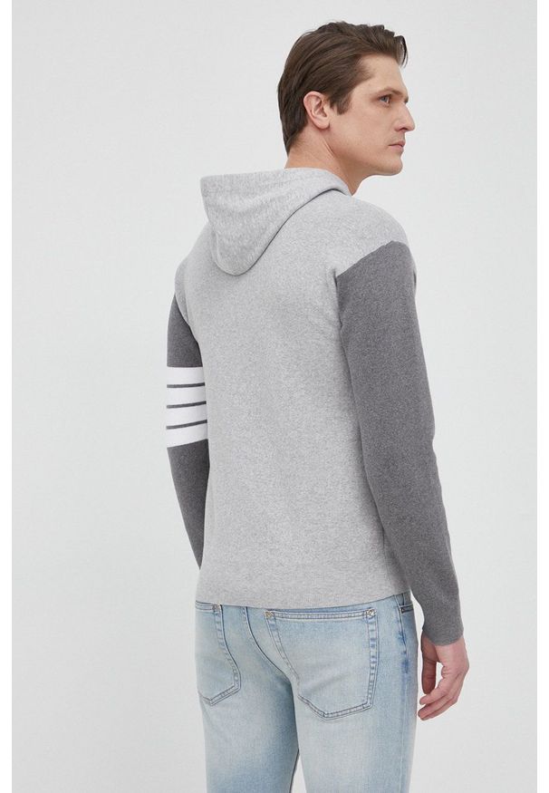 United Colors of Benetton sweter męski kolor szary. Okazja: na co dzień. Typ kołnierza: kaptur. Kolor: szary. Materiał: materiał. Długość rękawa: długi rękaw. Długość: długie. Styl: casual