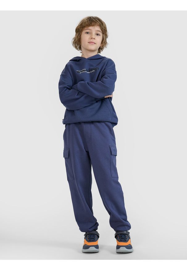 4f - 4F Spodnie dresowe joggery chłopięce - szare 146 (10-11 lat). Okazja: na co dzień. Kolor: szary. Materiał: dresówka. Wzór: gładki, ze splotem. Sezon: lato. Styl: sportowy, casual