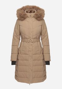 Born2be - Ciemnobeżowa Kurtka o Długim Fasonie z Paskiem i Odpinanym Futerkiem Delathra. Okazja: na co dzień, do pracy. Kolor: beżowy. Materiał: futro. Długość: długie. Styl: casual, elegancki, klasyczny #6