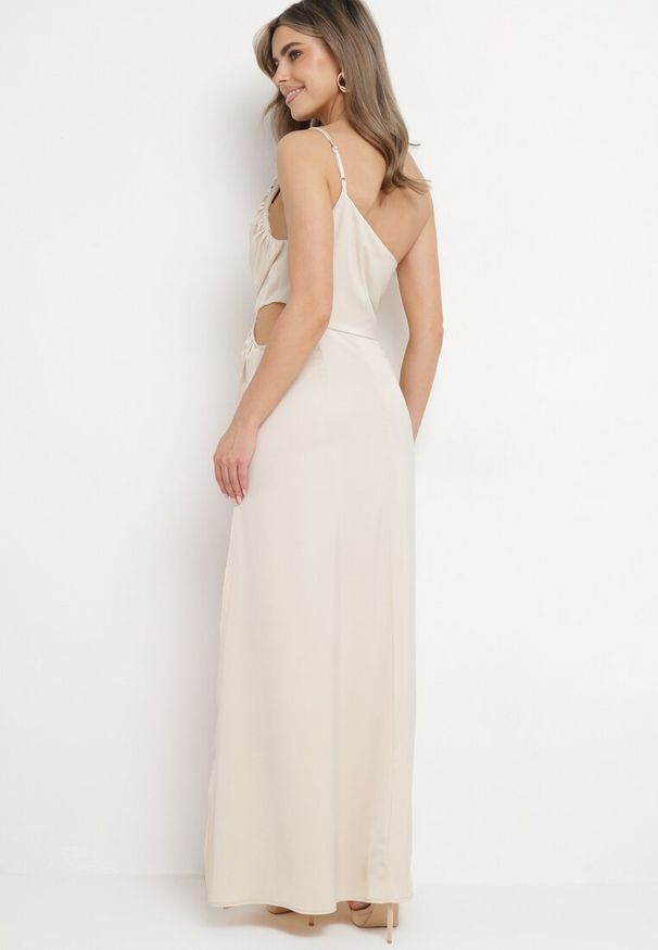 Born2be - Beżowa Satynowa Sukienka Asymetryczna Koktajlowa z Wycięciami w Talii i Drapowaniem Ciafisa. Kolor: beżowy. Materiał: satyna. Typ sukienki: asymetryczne. Styl: wizytowy