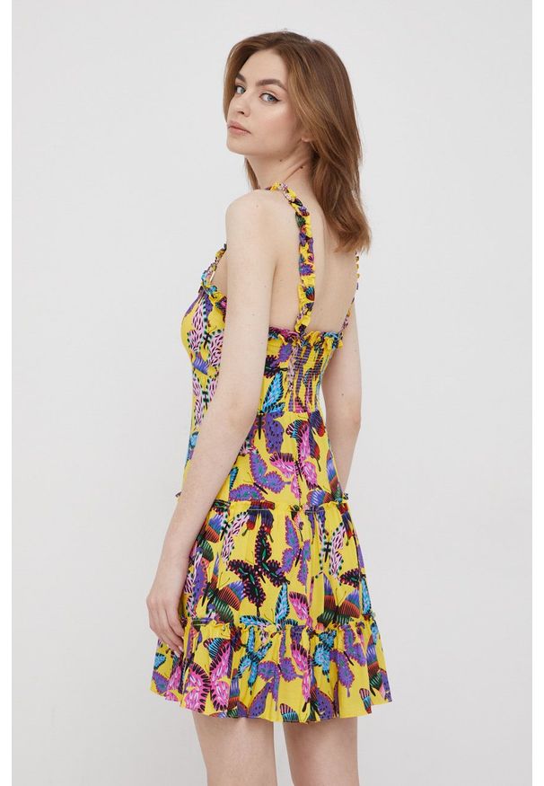 Desigual sukienka kolor żółty mini rozkloszowana. Kolor: żółty. Materiał: tkanina. Typ sukienki: rozkloszowane. Długość: mini