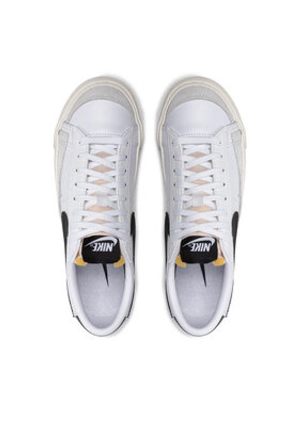 Nike Sneakersy Blazer Low '77 DC4769 102 Biały. Kolor: biały. Materiał: skóra