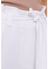 Marciano Guess Spodnie damskie kolor biały proste high waist. Okazja: na co dzień. Stan: podwyższony. Kolor: biały. Materiał: tkanina. Styl: casual #2