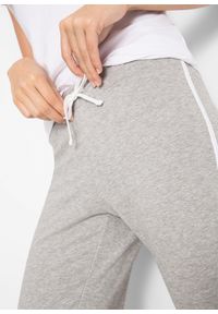 bonprix - Spodnie dresowe z grubej bawełny (2 pary). Kolor: czarny. Materiał: dresówka, bawełna. Styl: sportowy #2