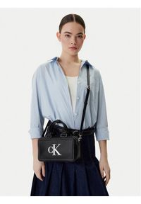 Calvin Klein Torebka Bold Ck Bauletto Crossbody LV04F3411G Czarny. Kolor: czarny. Materiał: skórzane #1