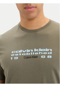 Calvin Klein Jeans T-Shirt SS 30s EU LV04RG800G Zielony ciemny Regular Fit. Kolor: zielony. Materiał: bawełna #2