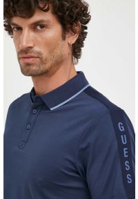 Guess polo męski kolor granatowy z aplikacją. Typ kołnierza: polo. Kolor: niebieski. Wzór: aplikacja #2
