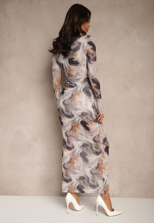 Renee - Szara Siateczkowa Sukienka Bodycon z Połyskującym Wzorem Tie-Dye Niniriela. Kolor: szary. Długość rękawa: długi rękaw. Typ sukienki: bodycon. Styl: klasyczny