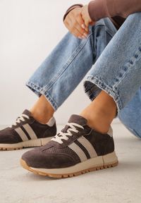 Renee - Brązowe Sneakersy z Zamszu Naturalnego z Ozdobnymi Paskami i Perforacją Ravinelle. Okazja: na co dzień. Zapięcie: pasek. Kolor: brązowy. Materiał: zamsz #1