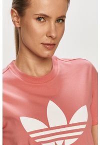 adidas Originals T-shirt GN2907 kolor fioletowy. Okazja: na co dzień. Kolor: fioletowy. Materiał: dzianina. Wzór: nadruk. Styl: casual