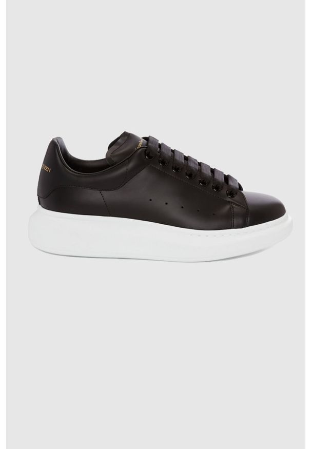 Alexander McQueen - ALEXANDER MCQUEEN Czarne sneakersy męskie z białą podeszwą, Rozmiar 44. Kolor: czarny. Materiał: skóra