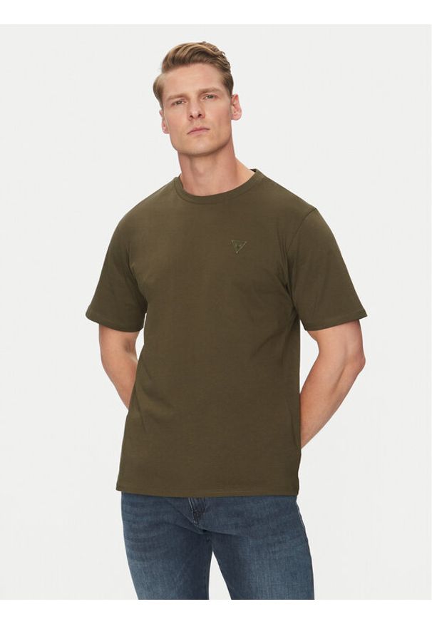 Guess T-Shirt F3GI00 K8HM0 Khaki Regular Fit. Kolor: brązowy. Materiał: bawełna