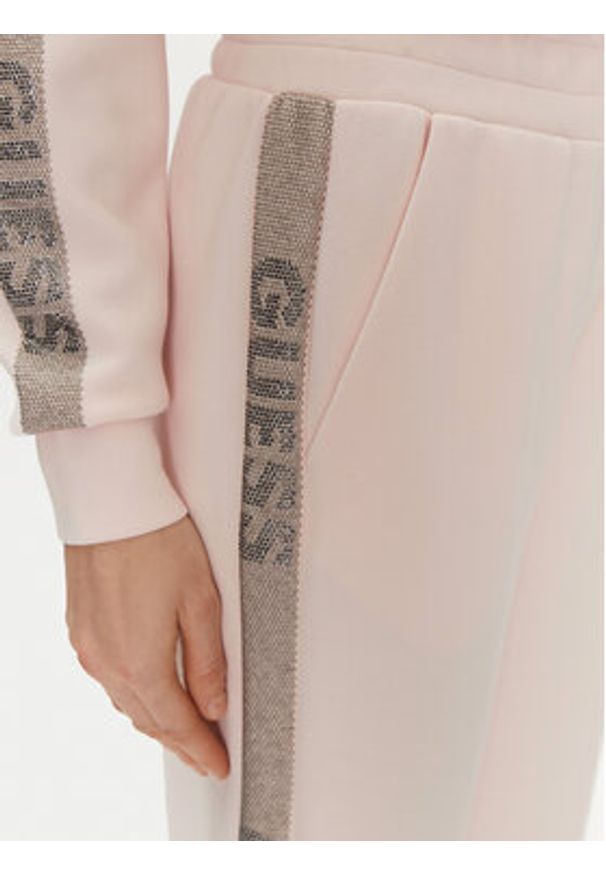 Guess Spodnie dresowe W5RB00 KBYE2 Różowy Regular Fit. Kolor: różowy. Materiał: syntetyk