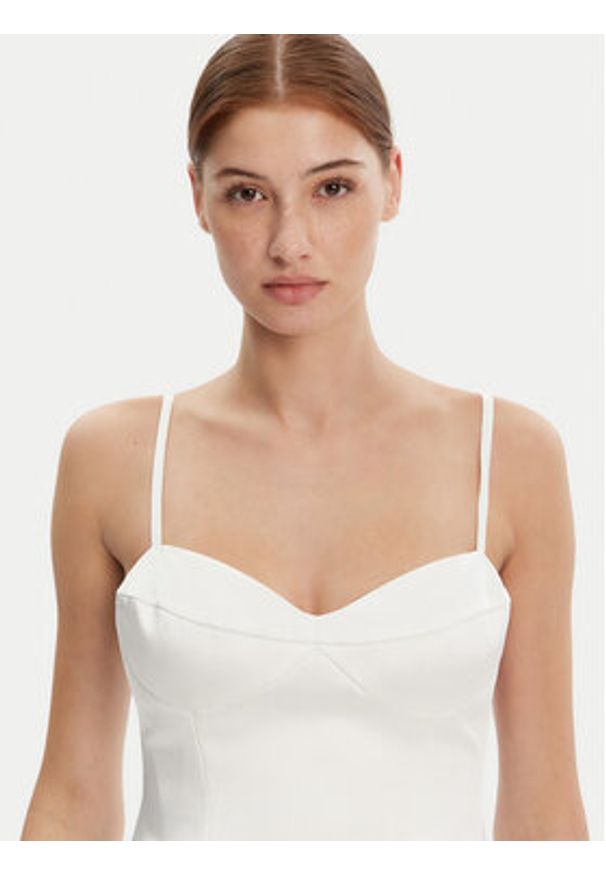 BARDOT - Bardot Sukienka koktajlowa 59817DB Biały Slim Fit. Kolor: biały. Materiał: syntetyk. Styl: wizytowy