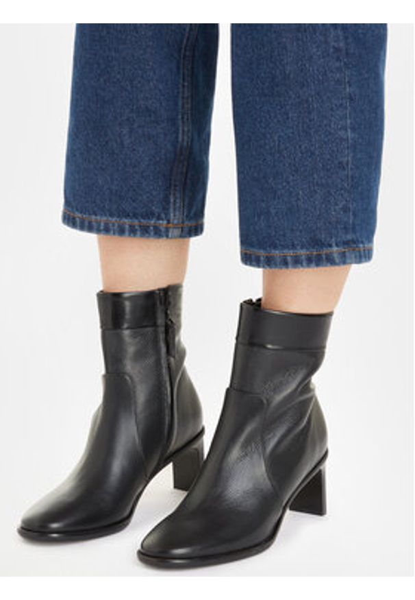 Calvin Klein Botki Curved Stil Ankle Boot 55 HW0HW01889 Czarny. Kolor: czarny. Materiał: skóra