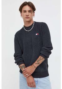 Tommy Jeans sweter bawełniany kolor czarny. Kolor: czarny. Materiał: bawełna. Wzór: aplikacja. Styl: klasyczny