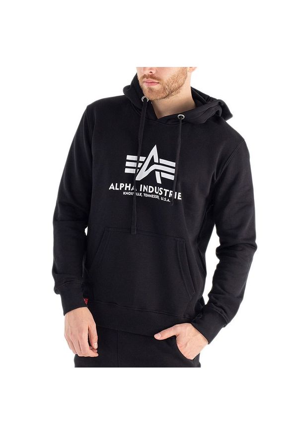 Bluza Alpha Industries Basic Hoody 17831203 - czarna. Typ kołnierza: kaptur. Kolor: czarny. Materiał: bawełna, poliester. Wzór: aplikacja. Styl: klasyczny