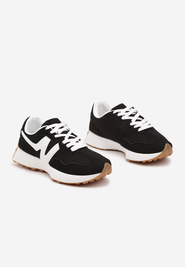 Renee - Czarne Sneakersy Ozdobione Geometrycznym Wzorem Hirreti. Okazja: na co dzień. Kolor: czarny. Materiał: jeans. Wzór: aplikacja, geometria. Obcas: na platformie