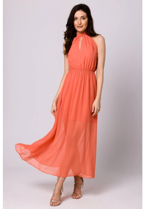 Sukienki.shop - Długa zwiewna sukienka szyfonowa pomarańczowa. Okazja: na randkę. Kolor: pomarańczowy. Materiał: szyfon. Styl: wizytowy. Długość: maxi