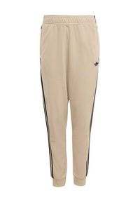 Adidas - adidas Spodnie dresowe adicolor SST KE2864 Beżowy Regular Fit. Kolor: beżowy. Materiał: syntetyk #5
