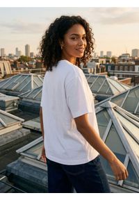 Sinsay - Bawełniana koszulka basic - biały. Kolor: biały. Materiał: bawełna #1