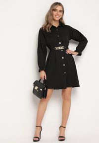 Born2be - Czarna Luźna Sukienka Koszulowa Momessa. Kolor: czarny. Typ sukienki: koszulowe. Długość: mini #2