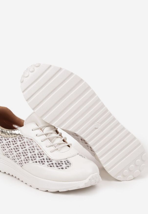 Born2be - Białe Sneakersy na Piankowej Podeszwie z Ażurową Cholewką Rineora. Okazja: na co dzień. Nosek buta: okrągły. Zapięcie: sznurówki. Kolor: biały. Materiał: jeans. Szerokość cholewki: normalna. Wzór: ażurowy