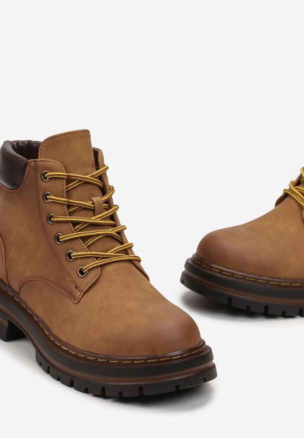 Born2be - Brązowe Traperki z Lekkim Ociepleniem Malak. Kolor: brązowy