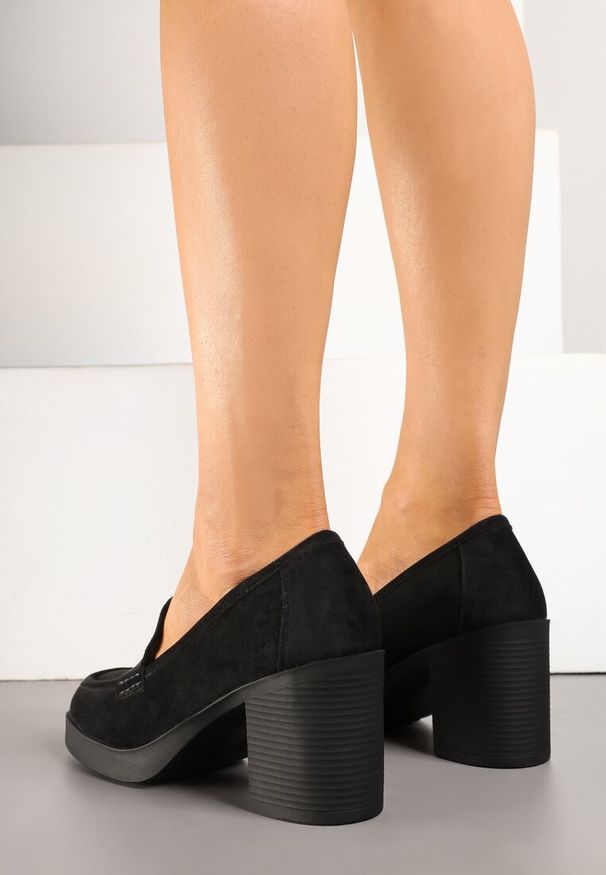 Renee - Czarne Półbuty w Stylu Loafersów na Słupkowym Obcasie Separra. Okazja: na co dzień, do pracy. Kolor: czarny. Materiał: jeans. Obcas: na obcasie. Styl: elegancki, klasyczny, casual. Wysokość obcasa: średni
