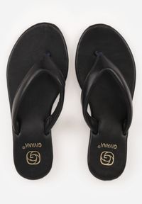 Born2be - Czarne Klapki Japonki z Imitacji Skóry na Płaskiej Podeszwie w Klasycznym Stylu Evadise. Okazja: na co dzień. Kolor: czarny. Materiał: skóra. Sezon: wiosna, lato. Obcas: na płaskiej podeszwie. Styl: klasyczny #6