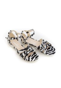 Zapato - sandały na miękkiej podeszwie - skóra naturalna - model 370 - kolor czarno biała zebra (36). Okazja: na co dzień, na imprezę. Kolor: czarny, wielokolorowy, biały. Materiał: skóra. Wzór: motyw zwierzęcy. Sezon: wiosna, lato. Obcas: na płaskiej podeszwie. Styl: boho, casual, wakacyjny #3
