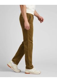 Lee - LEE REGULAR CHINO MĘSKIE SPODNIE MATERIAŁOWE MATERIAŁ TUMBLEWEED L71FQEDH 112321616. Materiał: materiał