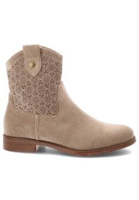 Botki damskie S.Barski, cholewka z materiału ażurowe wykończenie krótka cholewka fason zapinany na suwak pętla z tyłu stabilna niska podeszwa prosta. Kolor: beżowy. Materiał: materiał. Szerokość cholewki: normalna. Wzór: ażurowy #9