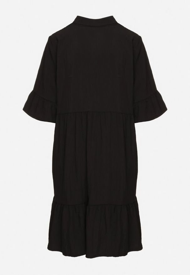 Born2be - Czarna Sukienka Rozkloszowana z Wiskozą Ozdobiona Falbanami Eviriane. Okazja: na co dzień. Typ kołnierza: dekolt w serek. Kolor: czarny. Materiał: wiskoza. Wzór: aplikacja. Typ sukienki: proste. Styl: casual