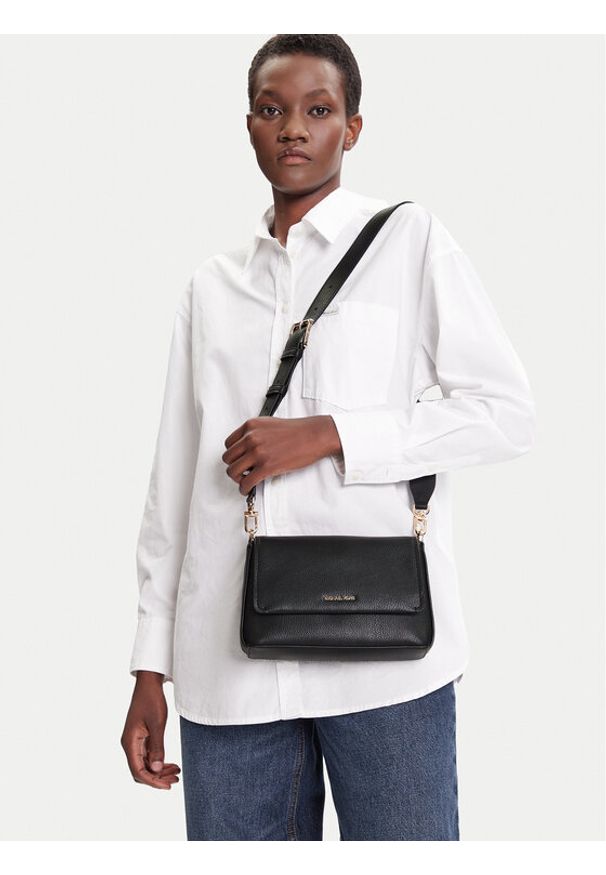 MICHAEL Michael Kors Torebka Nessa 30T5G8ZM1L Czarny. Kolor: czarny. Materiał: skórzane