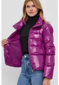 Pinko Kurtka 1G16KU.Y767 damska kolor różowy zimowa. Okazja: na co dzień. Kolor: różowy. Materiał: materiał. Wzór: gładki. Sezon: zima. Styl: casual #4