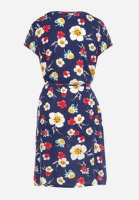 Born2be - Granatowa Wiskozowa Sukienka w Kwiaty z Materiałowym Paskiem w Talii Risse. Kolekcja: plus size. Kolor: niebieski. Materiał: wiskoza, materiał. Wzór: kwiaty. Sezon: lato. Typ sukienki: proste, dla puszystych. Styl: elegancki #4