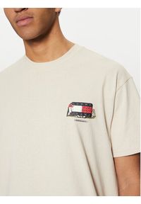 Tommy Jeans T-Shirt Novelty DM0DM20351 Beżowy Relaxed Fit. Kolor: beżowy. Materiał: bawełna #4