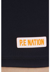 P.E Nation szorty treningowe Tiebreak damskie kolor czarny z nadrukiem high waist. Stan: podwyższony. Kolor: czarny. Materiał: materiał, skóra, włókno, dzianina. Wzór: nadruk