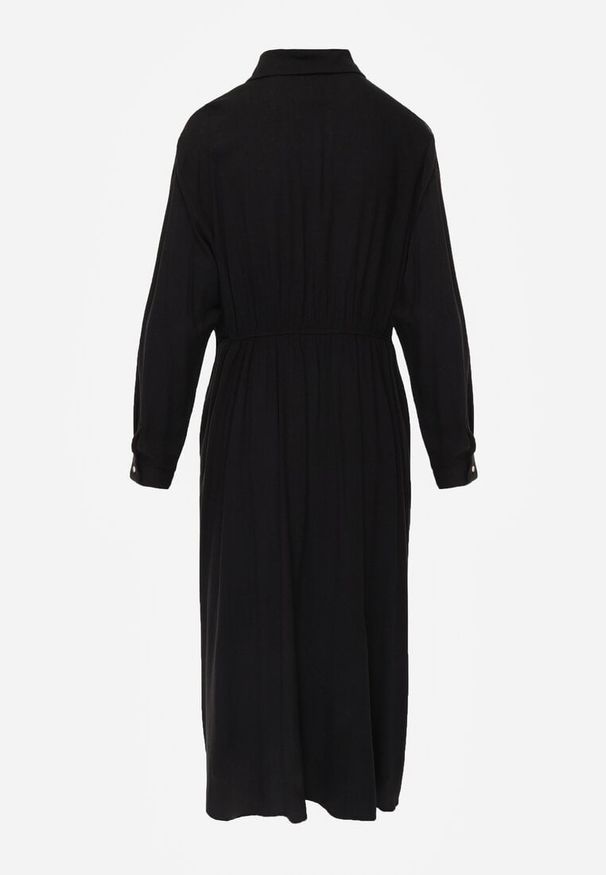 Renee - Czarna Koszulowa Sukienka z Wiskozy z Asymetrycznym Drapowaniem i Guzikiem Hetasa. Okazja: na co dzień. Kolor: czarny. Materiał: wiskoza. Długość rękawa: długi rękaw. Typ sukienki: asymetryczne, koszulowe. Styl: casual, elegancki