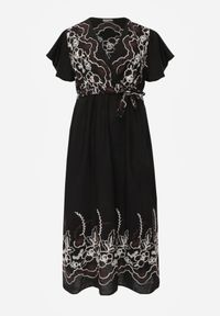 Born2be - Czarna Kopertowa Sukienka z Wiskozy Zdobiona Haftem i Wiązanym Paskiem Tasenea. Okazja: na co dzień. Kolekcja: plus size. Kolor: czarny. Materiał: wiskoza. Wzór: aplikacja, haft. Sezon: lato. Typ sukienki: kopertowe. Styl: elegancki, casual, boho #5