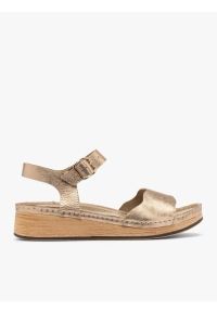 Ryłko - Platynowe sandały damskie z platformą. Okazja: na co dzień. Kolor: szary. Materiał: skóra. Sezon: lato. Obcas: na platformie. Styl: casual, street, wakacyjny. Wysokość obcasa: średni #1