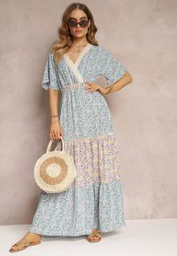 Renee - Niebiesko-Miętowa Kopertowa Sukienka Maxi z Marszczoną Gumką w Pasie i Koronkową Taśmą Marea. Okazja: na co dzień. Kolor: niebieski. Materiał: koronka. Typ sukienki: kopertowe. Styl: casual, boho. Długość: maxi